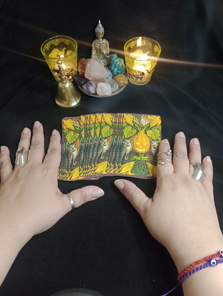 Los Beneficios Emocionales, Mentales y de Vida de una Lectura de Tarot Coaching Img 20241005 125912302 771x1024